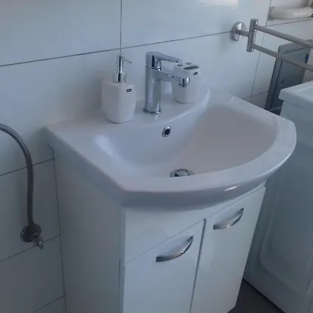 アパート Angela プーラ